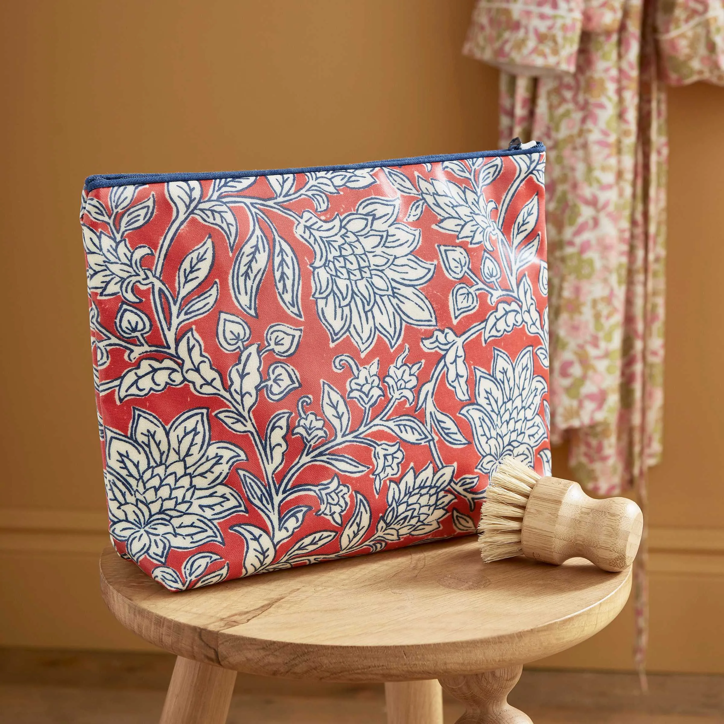 Land & Shore Rowallane Bathroom Wash Bag - Small, Blue/Red