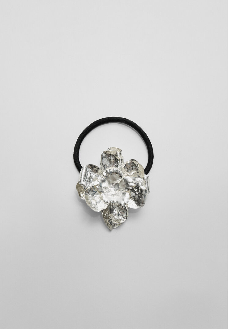 Stradivarius Haargummi mit Maxiblume mit Textur Grau OS