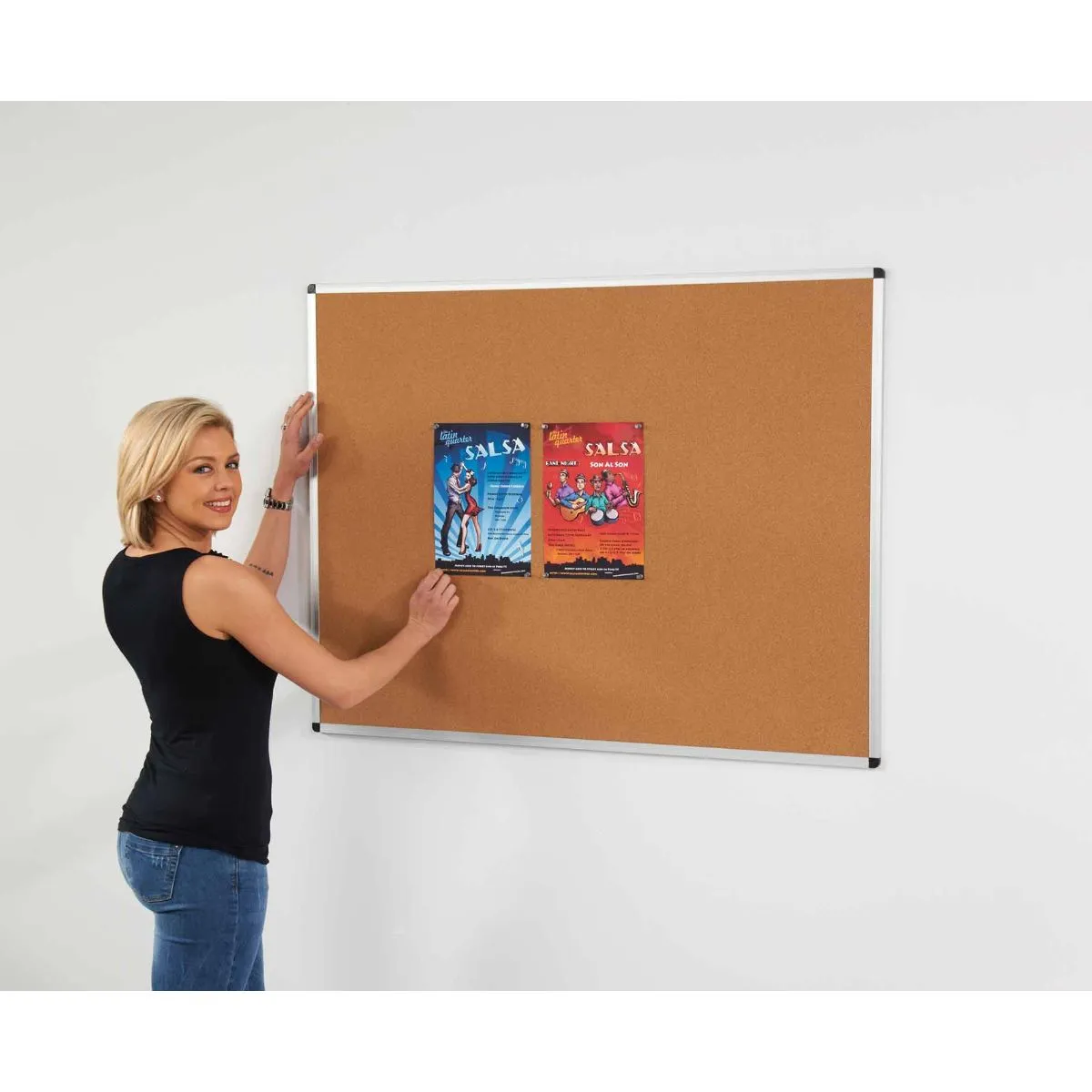 Metroplan Metroplan Aluminium Framed Cork Noticeboard 600 x 450mm | Conference Supplies & Presentation Equipment > Notice Boards > Corkboard