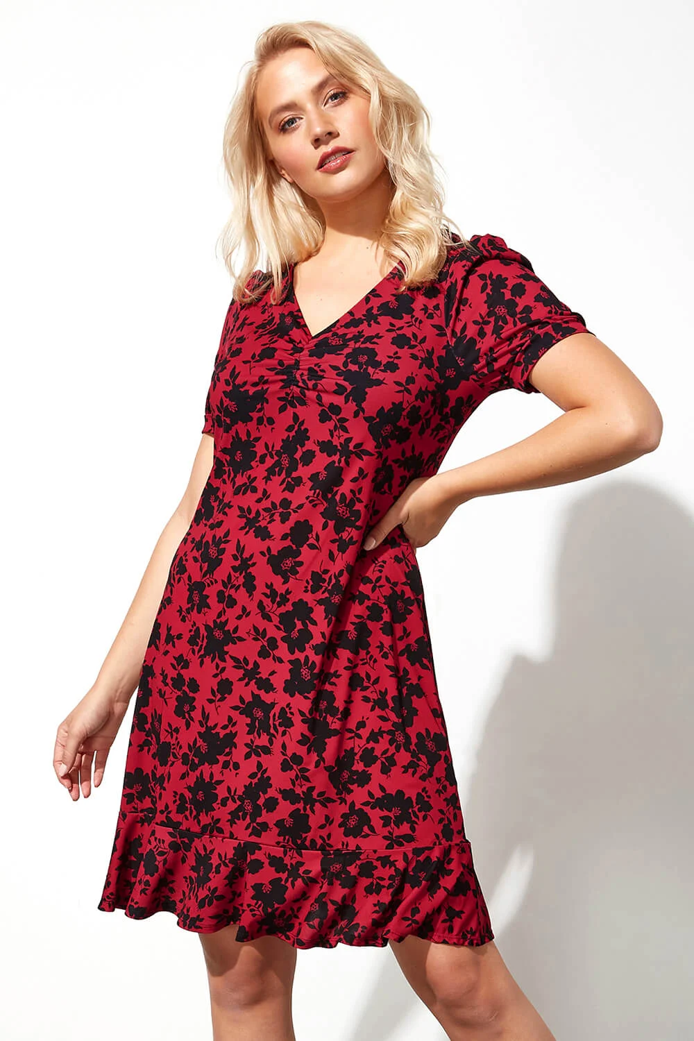 Roman Originals Floral Print Ruched V-Neck Skater Dress in Red