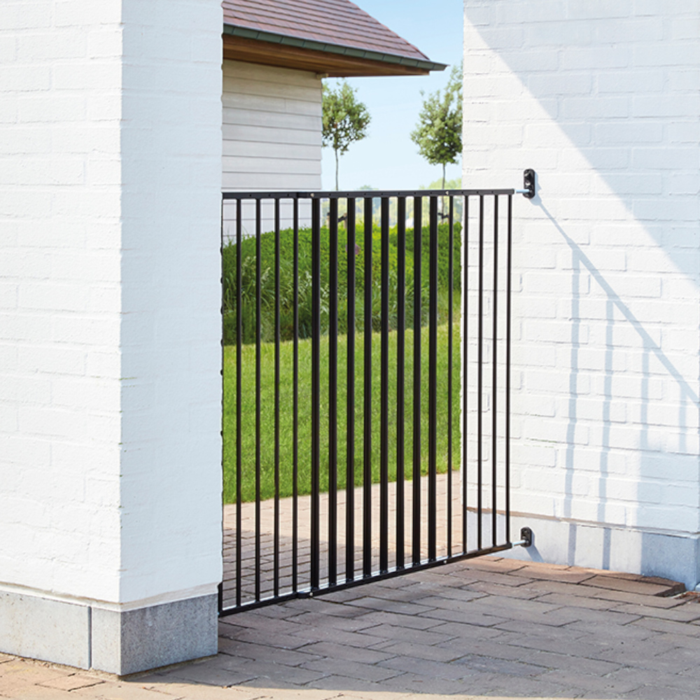 Savic Outdoor Dog Gate - 95 x 84 -152 cm (L x W)