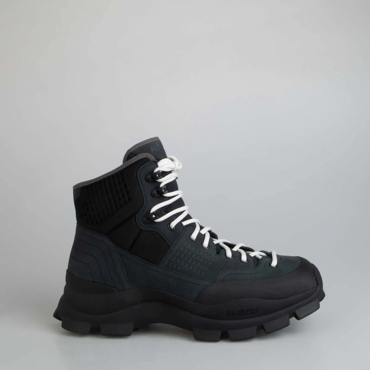  Mens Hiking Boots in Black Leather (archived) - Size UK 10