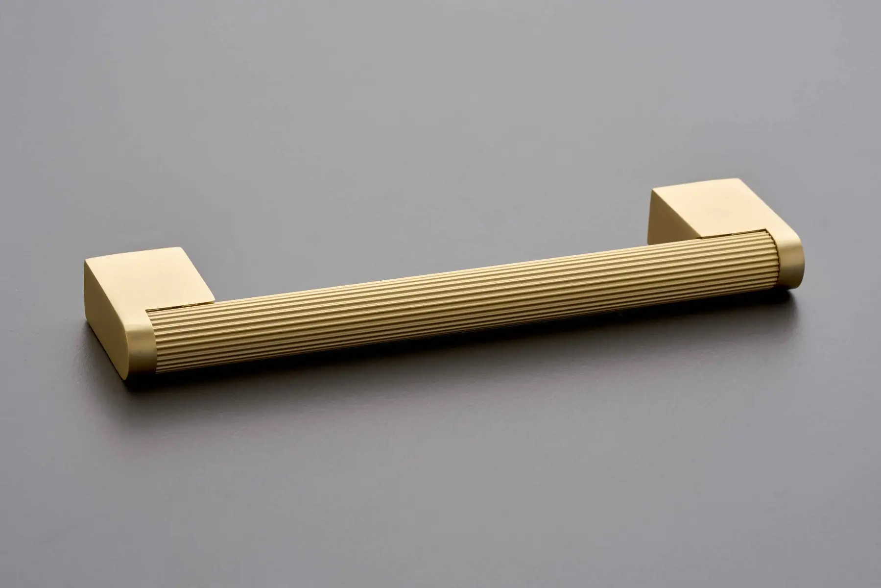Elite Knobs & Handles Frankfurt Linear Cabinet & Drawer Handle - Brushed Brass - 128mm - Elite Knobs and Handles