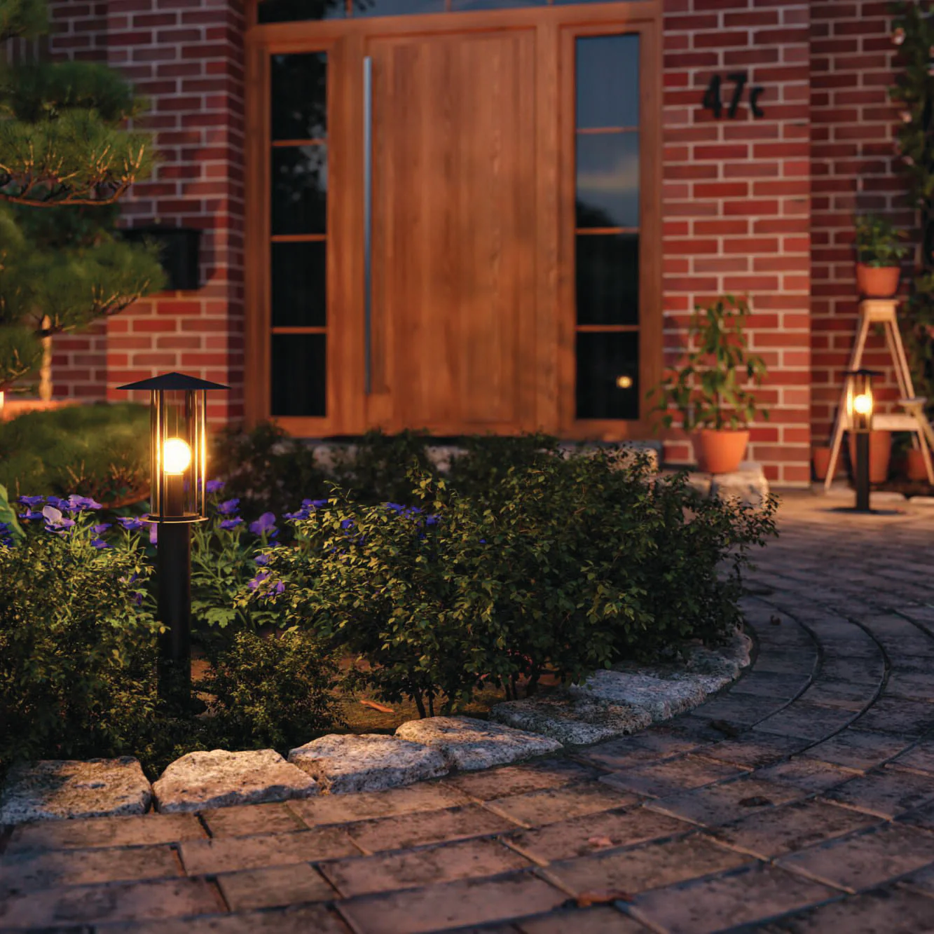 Paulmann Classic LED path lamp with golden light