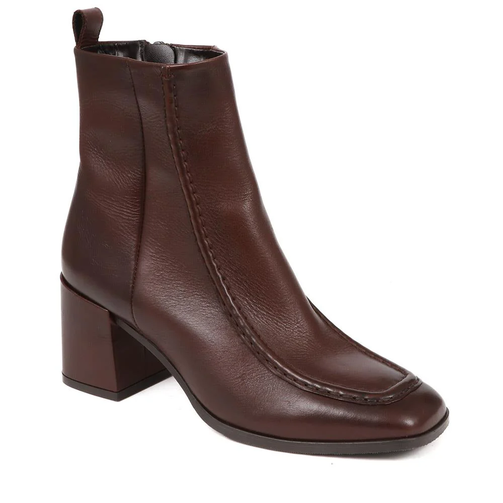 Clementina Apron Front Seam Chelsea Boots - Clementina / 324 304