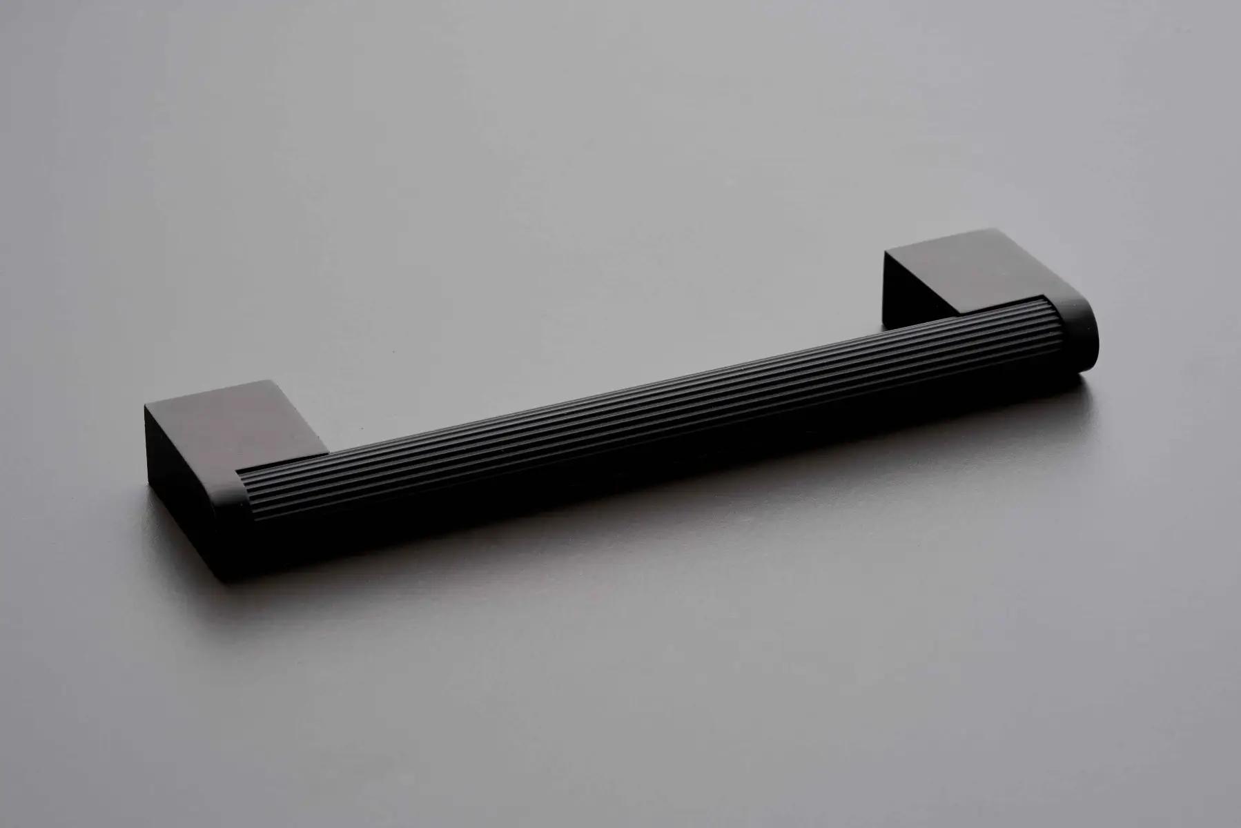 Elite Knobs & Handles Frankfurt Linear Cabinet &amp; Drawer Handle - Matt Black - 128mm - Elite Knobs and Handles