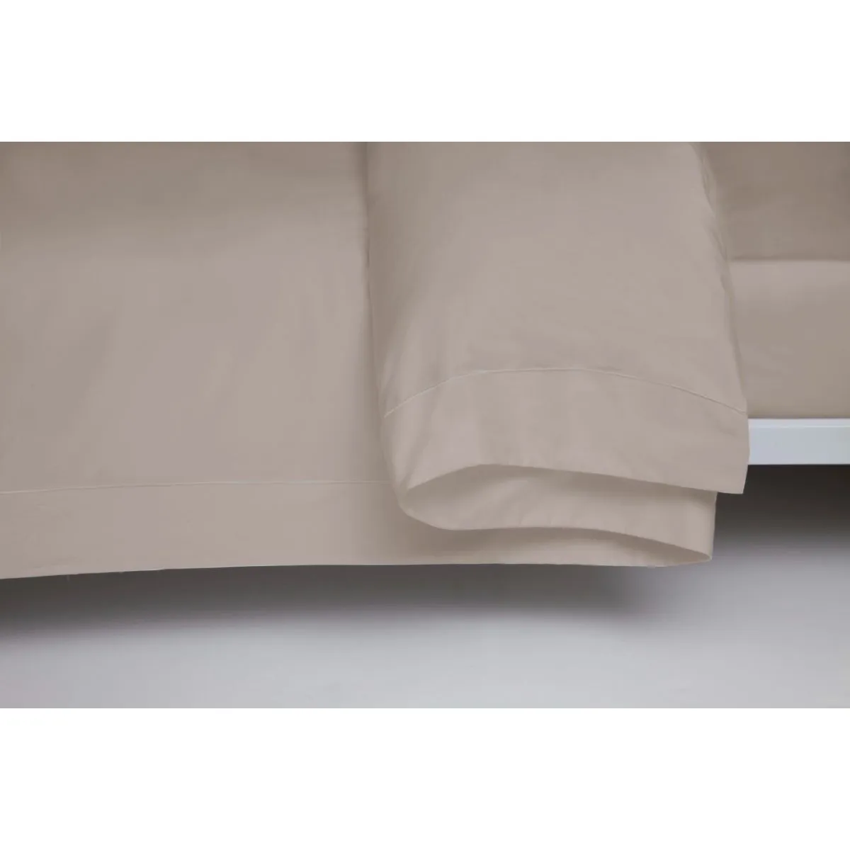 Belledorm Easy Care 200 Thread Count Cotton Polyester Percale Platform Valance|Size: Single|beige