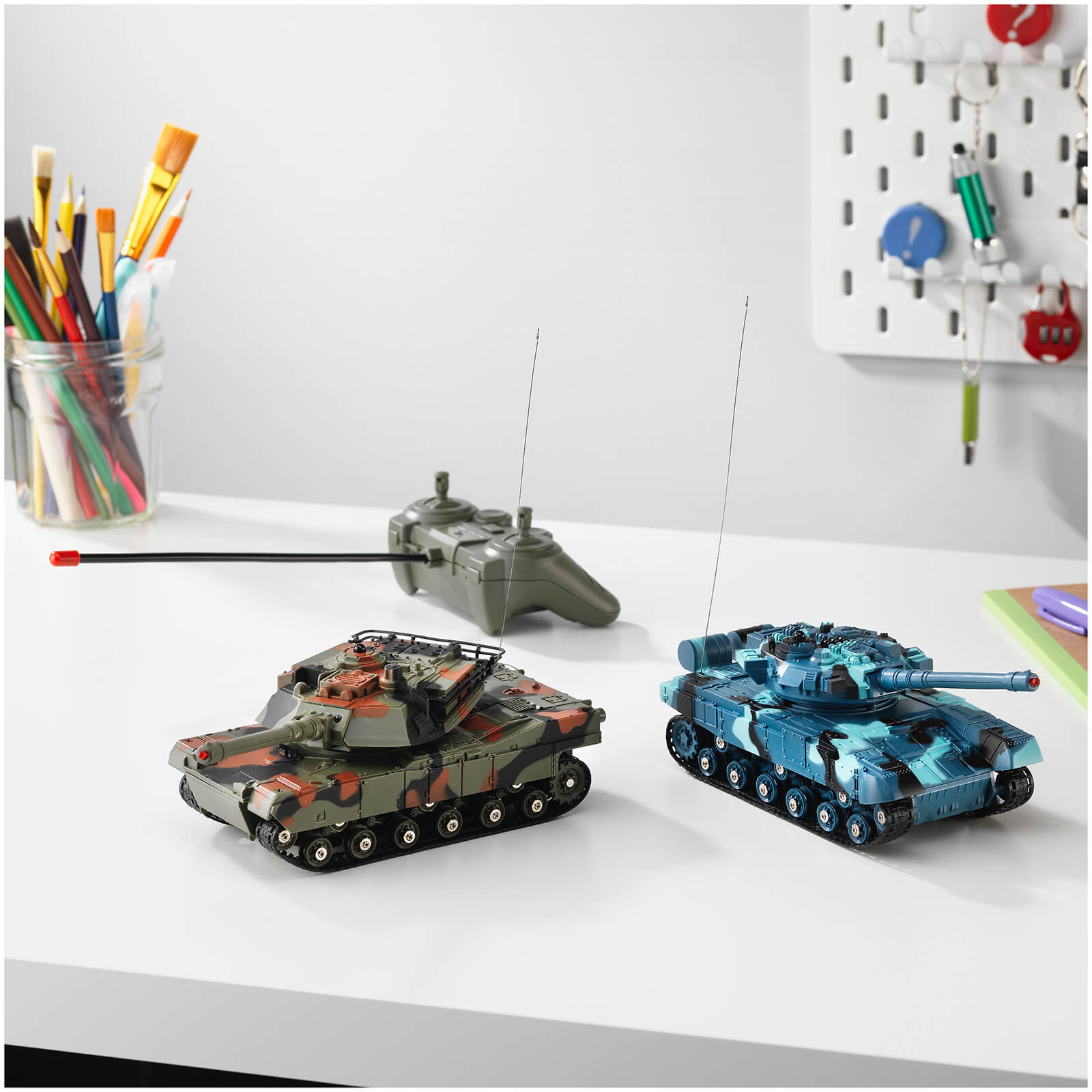 RED5 SK-00133 RC Battle Tanks Twin Pack - Green & Blue, Green,Blue