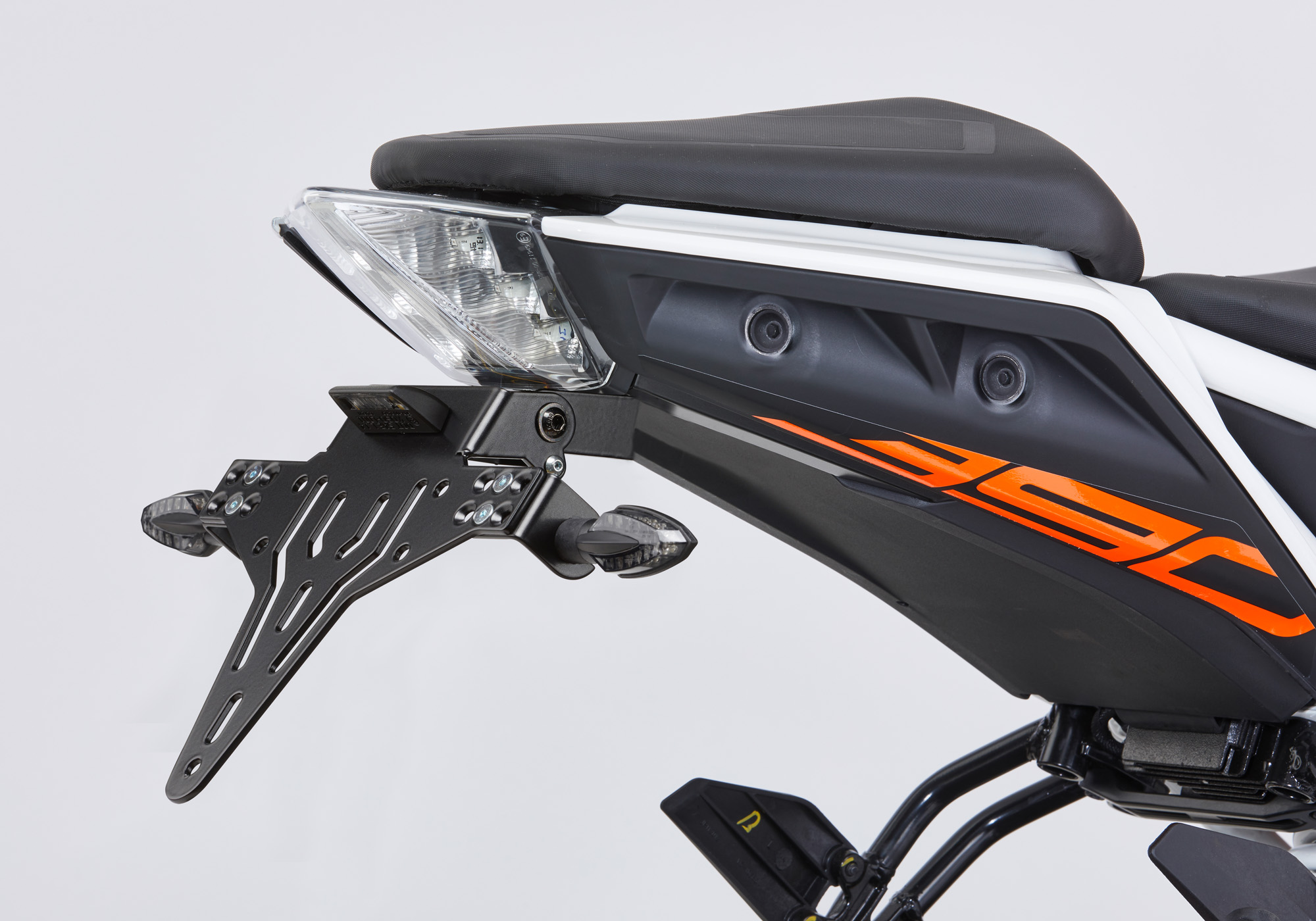 4028 PROTECH Kennzeichenhalterset inkl. Reflektor und Kennzeichenbeleuchtung Edelstahl pulverbeschichtet schwarz, schwarz