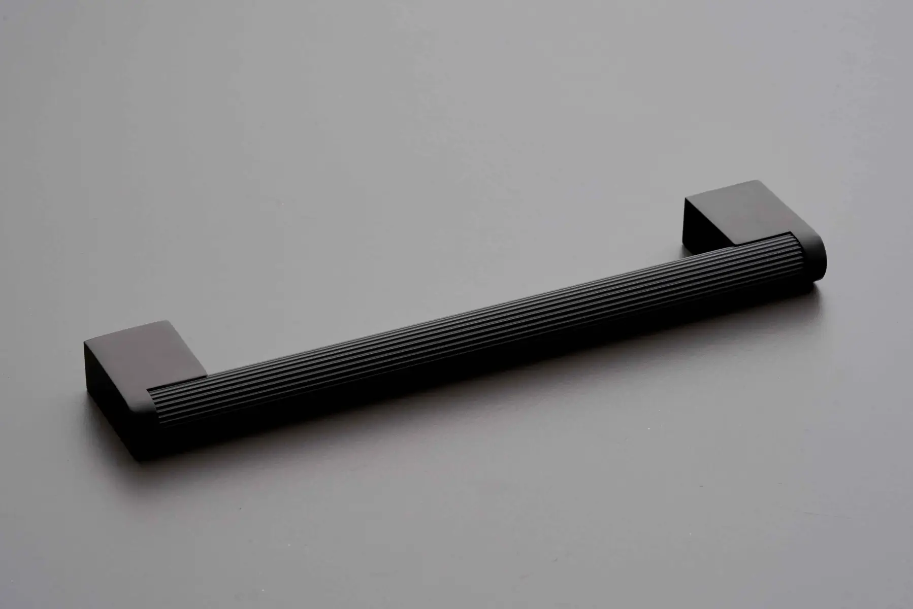 Elite Knobs & Handles Frankfurt Linear Cabinet & Drawer Handle - Matt Black - 160mm - Elite Knobs and Handles
