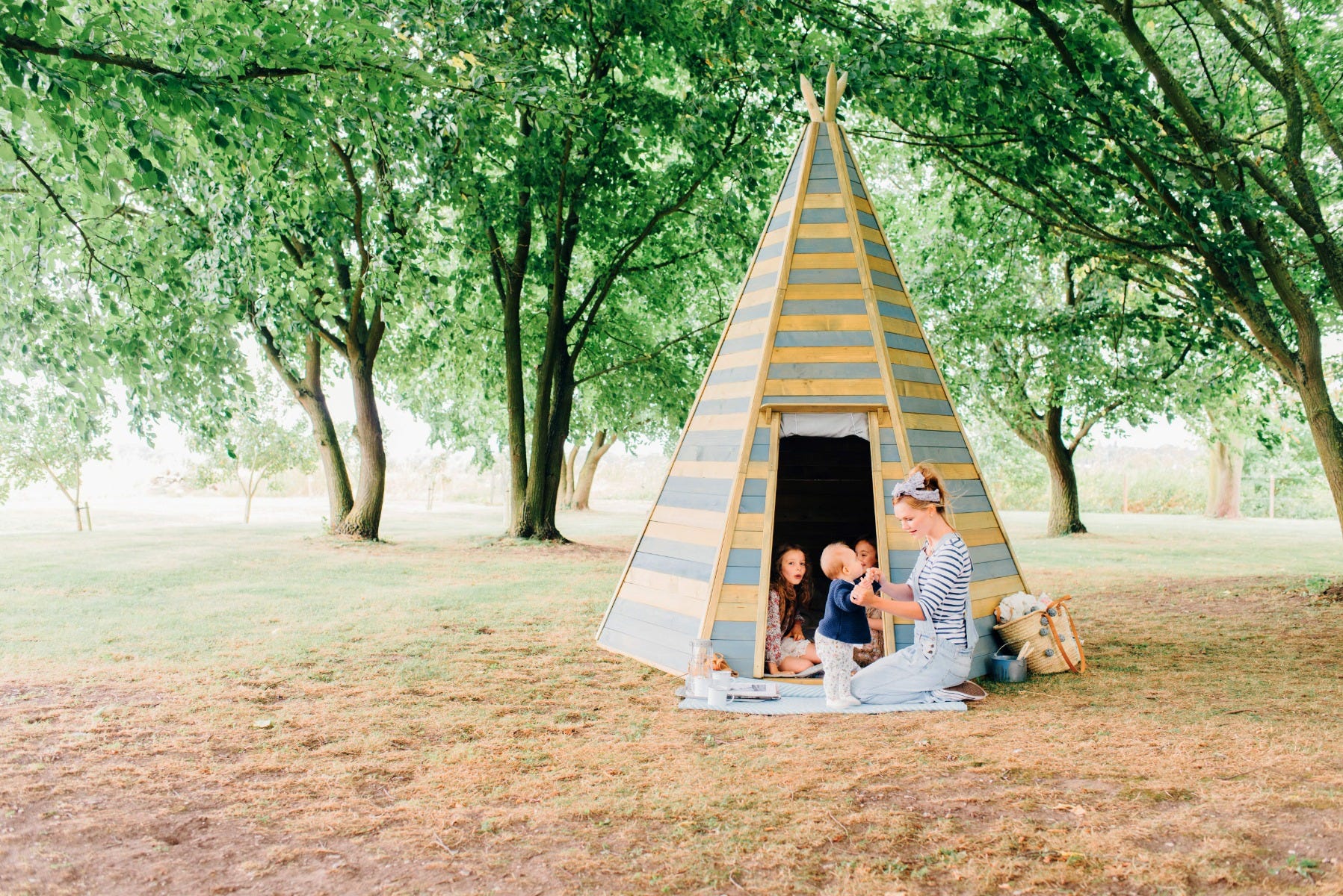 Plum Grand Wooden Teepee Hideaway [EU]