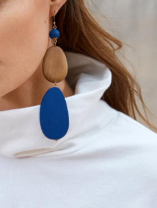 Holzabfall -Ohrringe