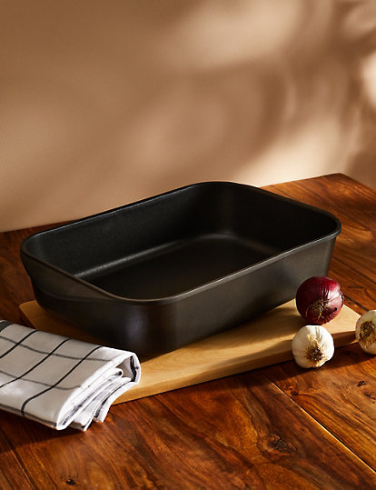 M&S chef Large Cast Aluminium Roaster - 1SIZE - Dark Green, Dark Green