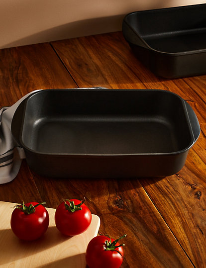 M&S chef Cast Aluminium Roaster - 1SIZE - Dark Green, Dark Green