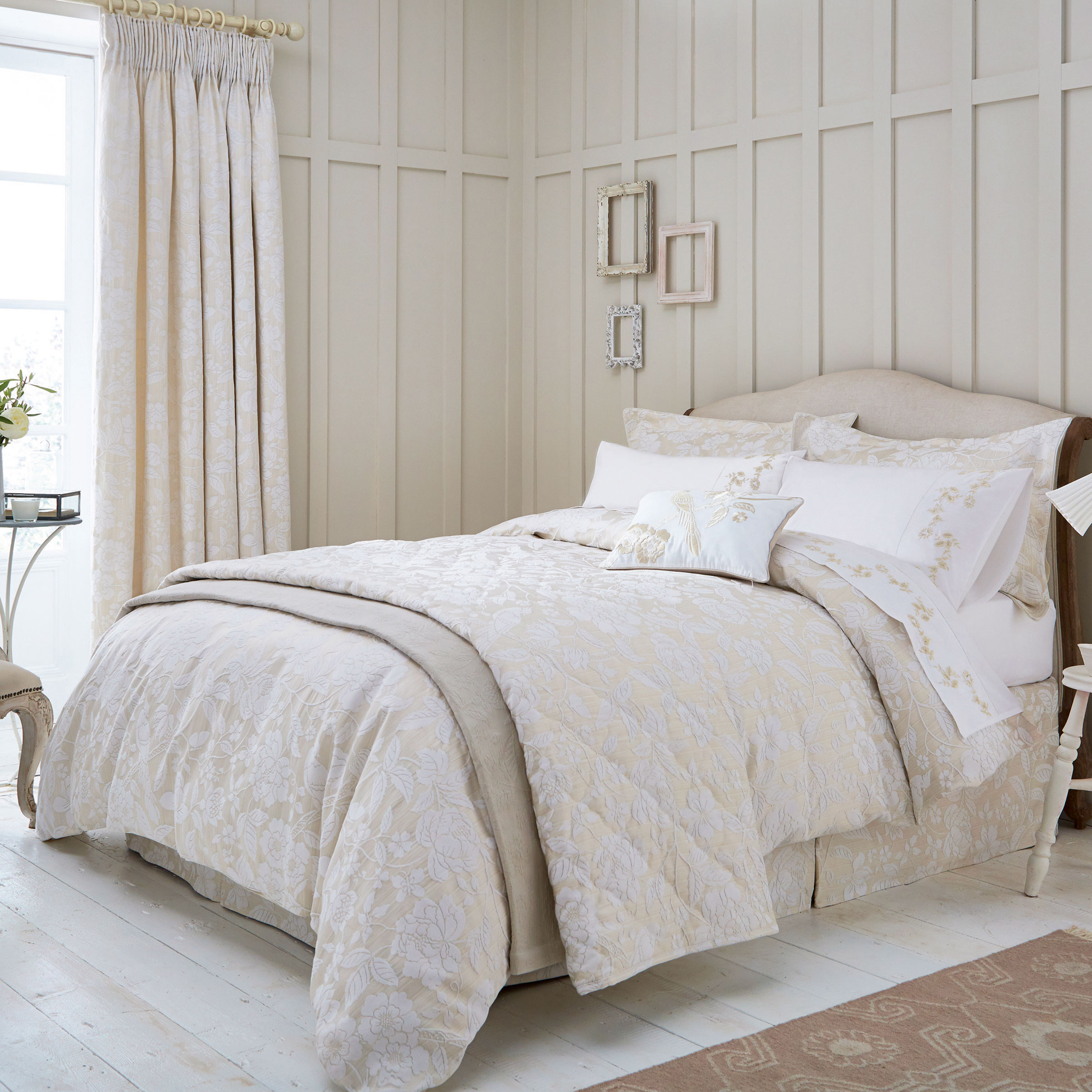 Sanderson Bedding, Pyramus Matelasse Throw, Linen