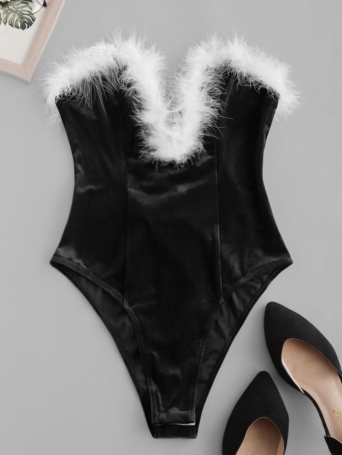 Zaful ZAFUL Faux Feather Lace Up Velvet V Wired Bandeau Bodysuit | Women's | BLACK | L