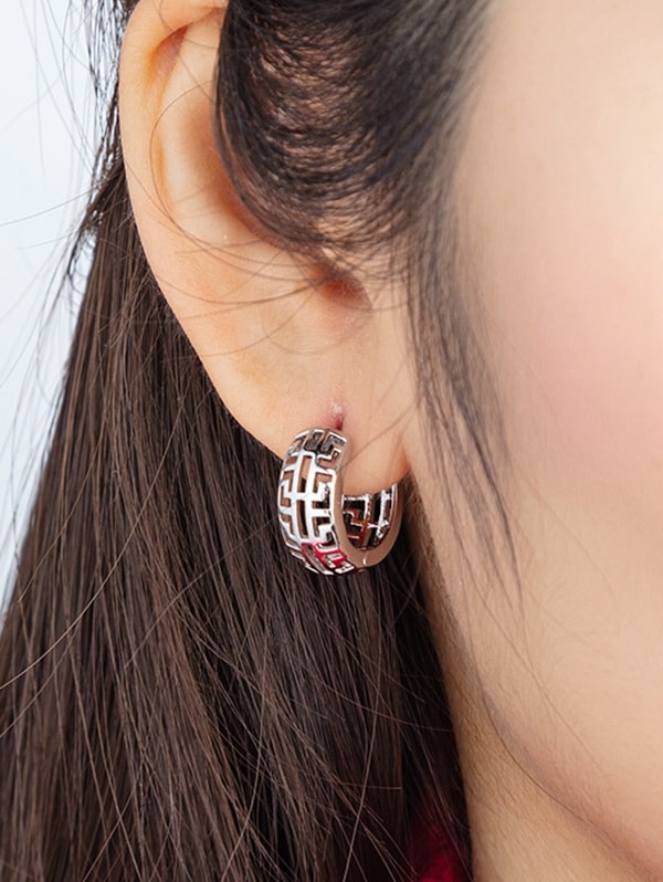 Zaful Geo Aushöhlen Huggies-Ohrringe |